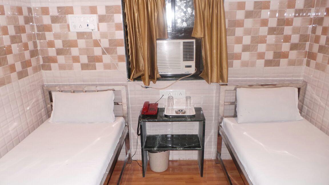 Hotel Shadab Palace 뭄바이 외부 사진
